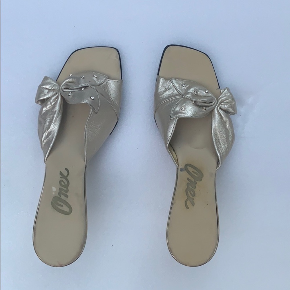 Woman’s size 7 Onex heels